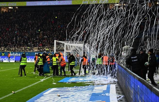 19 02 xjhx 2018 football 1 Bundesliga Eintracht Frankfurt RB Leipzig emspor v l tennis balls protests Frankfurt