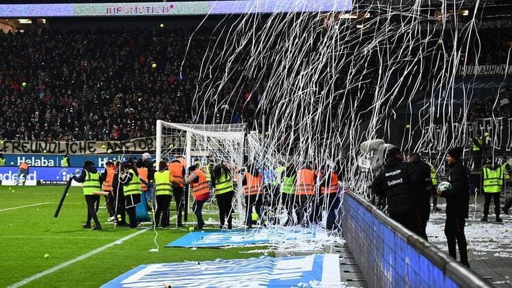 19 02 xjhx 2018 football 1 Bundesliga Eintracht Frankfurt RB Leipzig emspor v l tennis balls protests Frankfurt