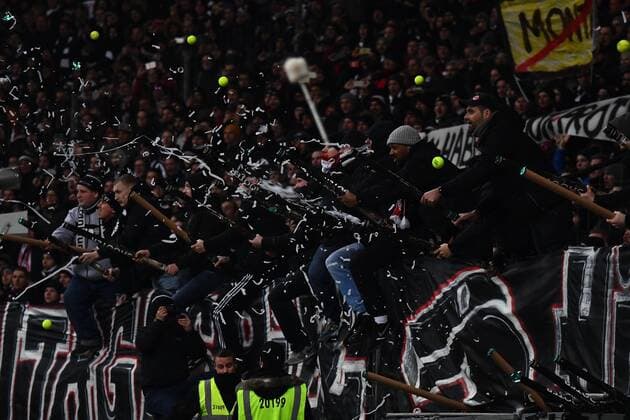 19 02 xjhx 2018 football 1 Bundesliga Eintracht Frankfurt RB Leipzig emspor v l tennis balls protests Peter Gulacsi RB Leipzig Frankfurt