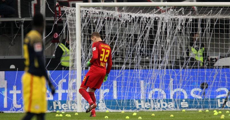 Football 1 Bundesliga Eintracht Frankfurt RB Leipzig 23 match day on 19 02 2018 in the Commerzbank Arena Frankfurt xmdx eintracht fans fire to start of the second half to play streamers and tennis balls on the field of play Eintracht Frankfurt RB Leipzig
