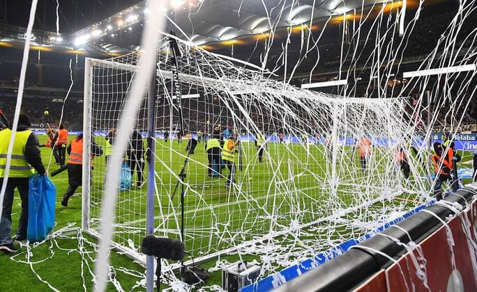 19 02 xjhx 2018 football 1 Bundesliga Eintracht Frankfurt RB Leipzig emspor v l tennis balls protests Peter Gulacsi RB Leipzig Frankfurt