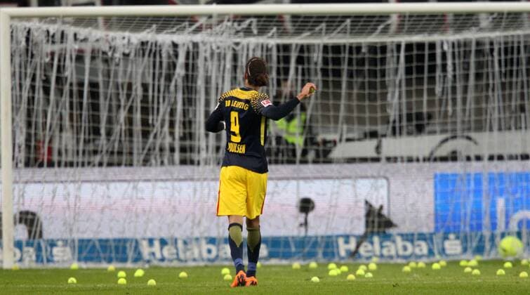 Football 1 Bundesliga Eintracht Frankfurt RB Leipzig 23 match day on 19 02 2018 in the Commerzbank Arena Frankfurt xmdx eintracht fans fire to start of the second half to play streamers and tennis balls on the field of play Eintracht Frankfurt RB Leipzig