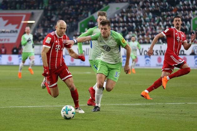 17 02 2018 Volkswagen Arena League game Wolfsburg 1 League VfL Wolfsburg vs FC Bayern München in the Arjen Robben 10 Munich in a duel with Robin Knoche 31 Wolfsburg VfL Wolfsburg vs Bayern Munich