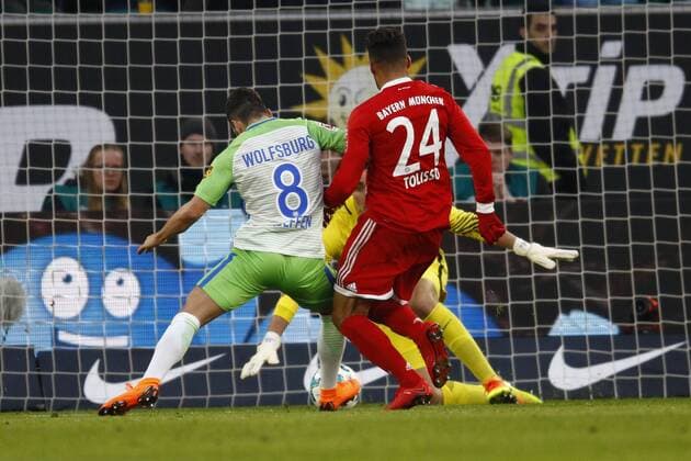 17 02 2018 Volkswagen Arena, Wolfsburg League game 1 League VfL Wolfsburg vs Bayern Munich pictured Renato Steffen 8 Wolfsburg fouls in the penalty area by Corentin Tolisso 24 Munich there are penalty VfL Wolfsburg vs Bayern Munich