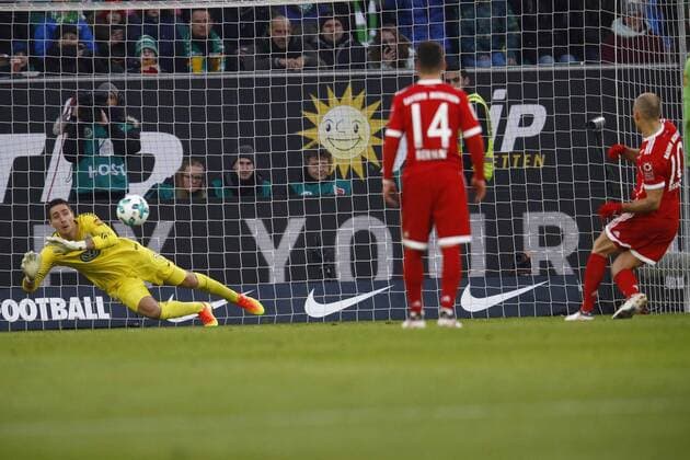 17 02 2018 Volkswagen Arena, Wolfsburg League game 1 League VfL Wolfsburg vs FC Bayern München in the image of Koen Casteels 1 Wolfsburg has his penalty saved by Arjen Robben 10 Munich VfL Wolfsburg vs Bayern Munich