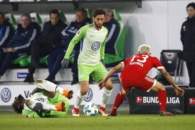 17 02 2018 Volkswagen Arena, Wolfsburg League game 1 League VfL Wolfsburg vs FC Bayern München in the image of Victor Osimhen 18 Wolfsburg is injured on the ground of Yunus malli 10 Wolfsburg in a duel with Rafinha 13 Munich VfL Wolfsburg vs Bayern Munich