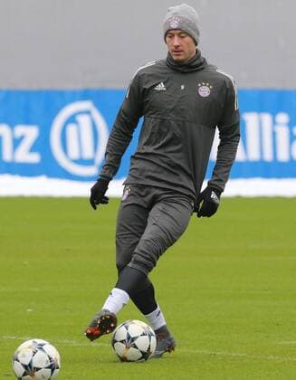 Robert Lewandowski on the ball football FC Bayern Munich final training before the CL game against Besiktas JK from Istanbul 19 02 2018