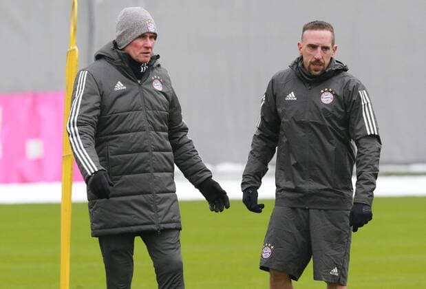 Coach of Jupp Heynckes in conversation with Franck Ribery football FC Bayern Munich final training before the CL game against Besiktas JK from Istanbul 19 02 2018