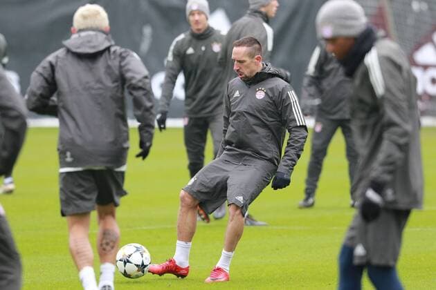 Franck Ribery on the ball team football FC Bayern Munich final training before the CL game against Besiktas JK from Istanbul 19 02 2018