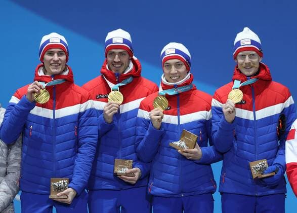 Olympia-Bilder des Tages - SPORT (180220) -- PYEONGCHANG, Feb. 20, 2018 -- Champion team Norway pose for photos during medal ceremony of men s team event of Ski jumping Skispringen Ski nordisch at 2018 PyeongChang Winter Olympic Games Olympische Spiele Olympia OS at Medal Plaza, PyeongChang, South Korea, Feb. 20, 2018. ) (SP)OLY-SOUTH KOREA-PYEONGCHANG-SKI JUMPING-MEN S TEAM-MEDAL CEREMONY WuxZhuang 