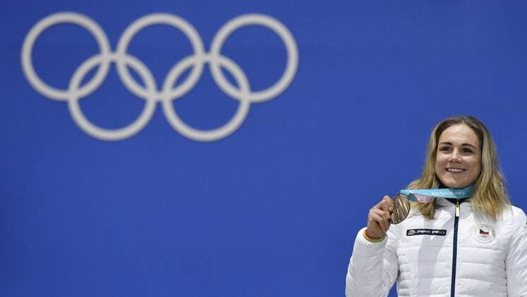 Czech speed skater Karolina Erbanova poses on the podium with her bronze Olympic medal which she won in Women s 500 m Speed skating Eisschnelllauf within the 2018 Winter Olympics in Gangneung, South Korea, February 20, 2018. (CTKxPhoto MichalxKamaryt) CTKPhotoP201802200555801  kmt 6