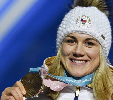 Czech speed skater Karolina Erbanova poses on the podium with her bronze Olympic medal which she won in Women s 500 m Speed skating Eisschnelllauf within the 2018 Winter Olympics in Gangneung, South Korea, February 20, 2018. (CTKxPhoto MichalxKamaryt) CTKPhotoP201802200572101  kmt 11 K