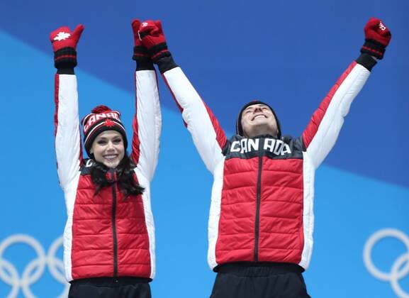(180220) -- PYEONGCHANG, Feb. 20, 2018 -- Gold medalists Tessa Virtue (L) and Scott Moir of Canada celebrate during medal ceremony of ice dance event of Figure skating Eiskunstlauf at the 2018 PyeongChang Winter Olympic Games Olympische Spiele Olympia OS at Medal Plaza, PyeongChang, South Korea, Feb. 20, 2018. ) (SP)OLY-SOUTH KOREA-PYEONGCHANG-FIGURE SKATING-ICE DANCE-MEDAL CEREMONY WuxZhuang 