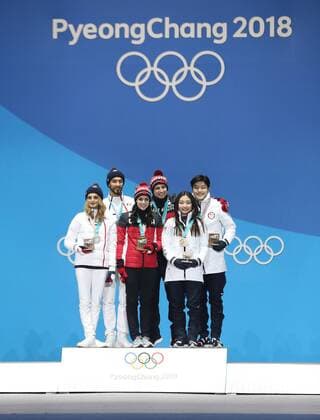 (180220) -- PYEONGCHANG, Feb. 20, 2018 -- Gold medalists Tessa Virtue (front C) and Scott Moir (back C) of Canada, silver medalists Gabriella Papadakis (front L) and Guillaume Cizeron (back L) of France and bronze medalists Maia Shibutani (front R) and Alex Shibutani of the United States pose for photos during medal ceremony of ice dance event of Figure skating Eiskunstlauf at the 2018 PyeongChang Winter Olympic Games Olympische Spiele Olympia OS at Medal Plaza, PyeongChang, South Korea, Feb. 20, 2018. ) (SP)OLY-SOUTH KOREA-PYEONGCHANG-FIGURE SKATING-ICE DANCE-MEDAL CEREMONY WuxZhuang 