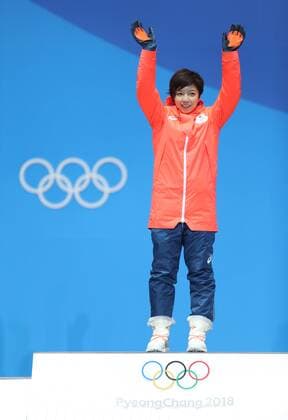 (180220) -- PYEONGCHANG, Feb. 20, 2018 -- Champion Japan s Nao Kodaira celebrates during medal ceremony of ladies 500m final of Speed skating Eisschnelllauf at the 2018 PyeongChang Winter Olympic Games Olympische Spiele Olympia OS at Medal Plaza, PyeongChang, South Korea, Feb. 20, 2018. ) (SP)OLY-SOUTH KOREA-PYEONGCHANG-SPEED SKATING-LADIES 500M-MEDAL CEREMONY WuxZhuang 
