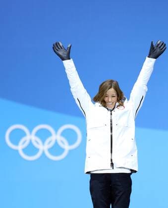 (180220) -- PYEONGCHANG, Feb. 20, 2018 -- Bronze medalist Brita Sigourney of the U.S. poses for photos during medal ceremony of ladies ski halfpipe of freestyle skiing at the 2018 PyeongChang Winter Olympic Games Olympische Spiele Olympia OS at Medal Plaza, PyeongChang, South Korea, Feb. 20, 2018. ) (SP)OLY-SOUTH KOREA-PYEONGCHANG-FREESTYLE SKIING-LADIES SKI HALFPIPE-MEDAL CEREMONY WuxZhuang 