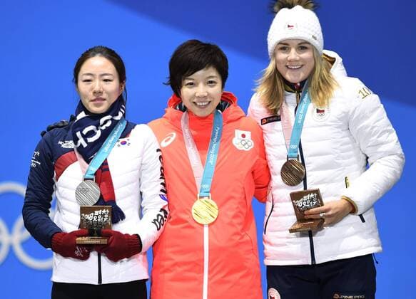 Pyeongchang Olympics Women s 500-meter Speed skating Eisschnelllauf gold medalist Nao Kodaira (C) of Japan, silver medalist Lee Sang Hwa (L) of South Korea and bronze medalist Karolina Erbanova of the Czech Republic pose at the medal ceremony at the Pyeongchang Winter Olympics in South Korea on Feb. 20, 2018. 