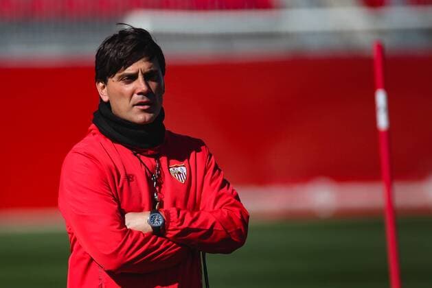 20th February 2018, Ramon Sanchez Pizjuan, Seville, Spain; UEFA Champions League football, Sevilla versus Manchester United ManU pre match training and press conference PK Pressekonferenz Montella, coach from Sevilla FC looks on during the pre train  ActionPlus11990398