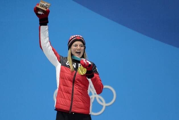 Olympia-Bilder des Tages - SPORT February 20, 2018 - Pyeongchang, South Korea - CASSIE SHARPE of Canada celebrates winning the gold medal in the Ladies Ski Halfpipe freestyle skiing event in the PyeongChang Olympic Games Olympische Spiele Olympia OS Pyeongchang 18: Medal Winners - ZUMAl132 20180220_zap_l132_035 Copyright: xChristopherxLevyx