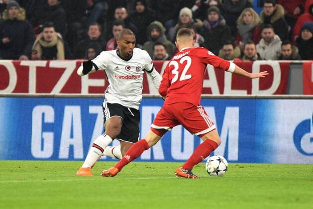 Ryan Babel Besiktas Istanbul Joshua Kimmich FC Bayern Munich Germany Munich sports football UEFA Champions League last final FC Bayern München vs Besiktas Istanbul on 20 02 2018 Allianz Arena