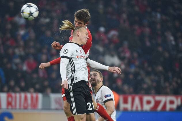 GER UEFA Champions League FC Bayern München Besiktas Istanbul 20 02 2018 Allianz Arena Munich GER UEFA Champions League FC Bayern München Besiktas Istanbul in the image header from Thomas Mueller FC Bayern Munich 25 against Domagoj Vida Besiktas Istanbul 24 nordphotox xSchreyer nph00305