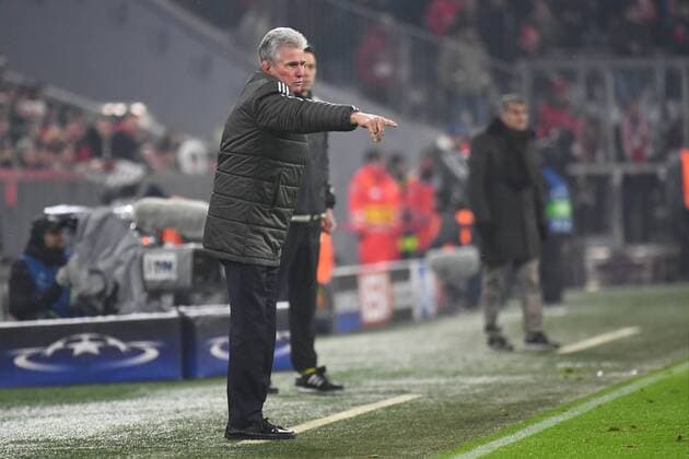 20 02 xjhx 2018 Football Champions League FC Bayern München emspor v l Besiktas Istanbul coach Jupp Heynckes FCB FC Bayern München is statement gestikuliert with the poor gives instructions gesticulating gesticulation Munich