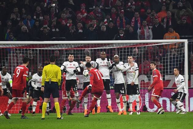 20 02 xjhx 2018 Football Champions League Bayern Munich Besiktas Istanbul emspor v l James Rodriguez FCB FC Bayern München shoots at the gate passing through the Tor Munich
