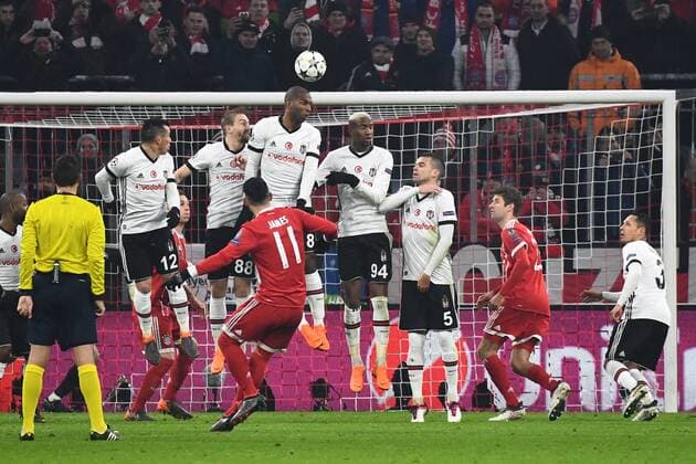 20 02 xjhx 2018 Football Champions League Bayern Munich Besiktas Istanbul emspor v l James Rodriguez FCB FC Bayern München shoots at the gate passing through the Tor Munich