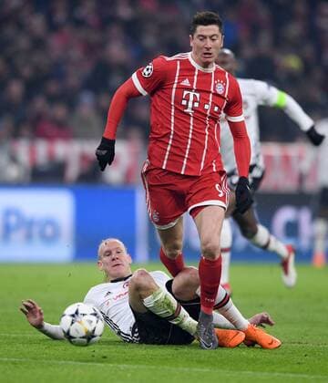 Football CHAMPIONS LEAGUE season 2017 2018 KNOCKOUT first leg FC Bayern München Besiktas Istanbul 20 02 2018 Domagoj Vida on the ground of Besiktas fouls Robert Lewandowski FC Bayern Munich and it looks red Munich