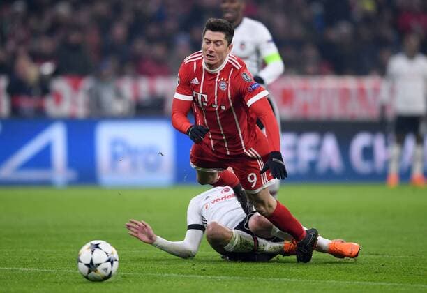 Football CHAMPIONS LEAGUE season 2017 2018 KNOCKOUT first leg FC Bayern München Besiktas Istanbul 20 02 2018 Domagoj Vida on the ground of Besiktas fouls Robert Lewandowski FC Bayern Munich and it looks red Munich