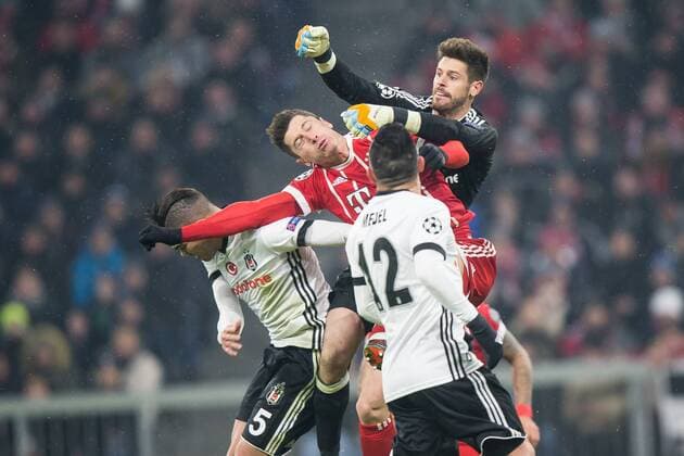 20.02.2018 MONACHIUM, PILKA NOZNA (FOOTBALL), UEFA LIGA LISTRZOW (UEFA CHAMPIONS LEAGUE), SEZON 2017 2018 , 1 8 FINAL (ROUND OF 16) MECZ FC BAYERN MONACHIUM - BESIKTAS JK ( FC BAYERN MUNCHEN - BESIKTAS JK ) NZ FABRI ROBERT LEWANDOWSKI FOTO LUKASZ SKWIOT CYFRASPORT NEWSPIX.PL --- Newspix.pl FRANCE OUT!  20180220CSLS0040