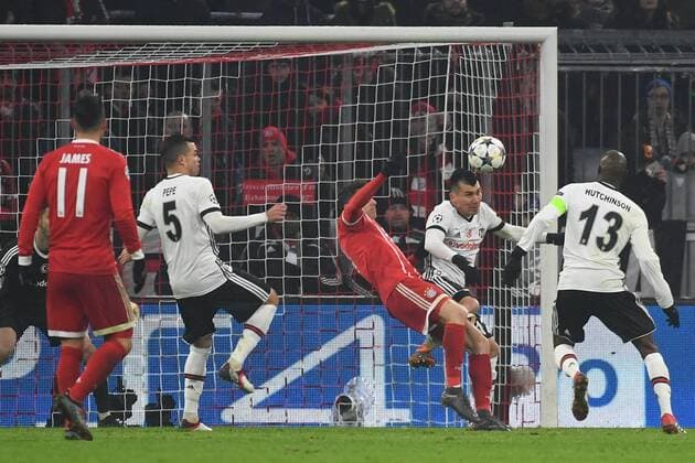 20 02 xjhx 2018 Football Champions League FC Bayern München Besiktas Istanbul Besiktas Istanbul Munich emspor v l Pepe Besiktas Istanbul Robert Lewandowski FCB FC Bayern München Gary Medel