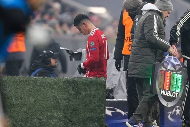 James Rodriguez 11 Bayern Munich must vs Besiktas Istanbul injured in the cabin of FC Bayern Munich football knockout Champions League 20 02 2018 Munich Bavaria Germany Copyright: xkolbert-press ChristianxKolbertx