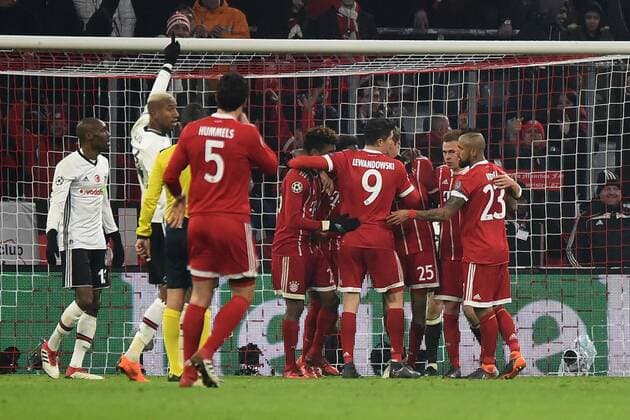 Munich goal celebration in the Middle the Scorer Thomas Müller FC Bayern Munich Germany Munich sports football UEFA Champions League last final FC Bayern Munich vs Besiktas Istanbul on 20 02 2018 Allianz Arena