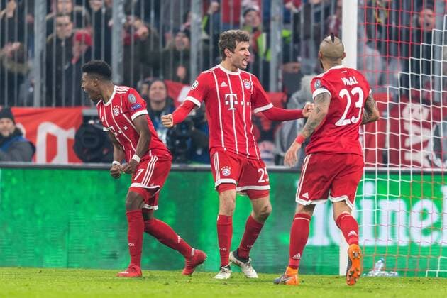 GER UEFA CL Bayern Munich GER vs Besiktas Istanbul TUR 20 02 2018 Allianz Arena Munich GER UEFA CL Bayern Munich GER vs Besiktas Istanbul TUR last grand final in the jubilation after the Gate 1 0 by Thomas Mueller FCB 25 with David Alaba FCB 27 Arturo Vidal FCB 23 nordphotox xStraubmeier nph00004