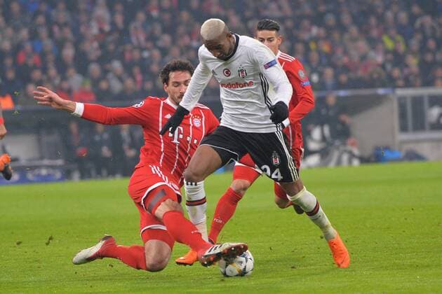 Munich Germany 20 02 2018 UEFA Champions League 2017 18 season round of last sixteen.2 eighth-finals Bayern Munich Besiktas Istanbul Mats Hummels FCB Talisca Besiktas James Rodriguez FCB in a duel of DeFodi527