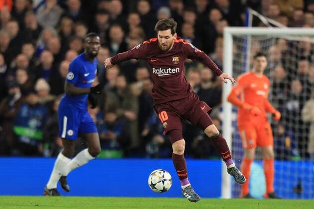 20th February 2018, Stamford Bridge, London, England; UEFA Champions League football, round of 16, 1st leg, Chelsea versus FC Barcelona Barca Lionel Messi of Barcelona controls the ball  ActionPlus11990597