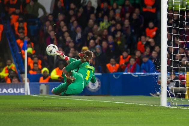 Willian of Chelsea hits the post during the UEFA Champions League Round of 16 match between Chelsea and Barcelona at Stamford Bridge, London, England on 20 February 2018. Copyright: xSalvioxCalabresex 19030012