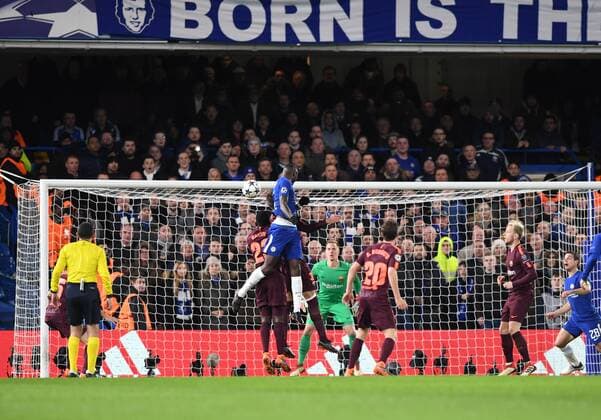 Chelsea v FC Barcelona Barca UEFA Champions League Antonio R?diger of Chelsea with header on goal during the UEFA Champions League match at Stamford Bridge, London Content Not Available For UK Newspapers Copyright: xSimonxDaelx FIL-11388-0001
