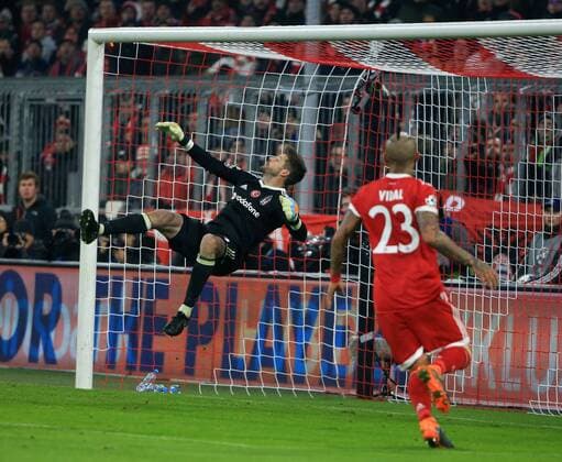 20180219 CL FC Bayern vs Besiktas Istanbul Allianz Arena Munich football sport in the picture of Fabri Besiktas and Arturo Vidal FCB