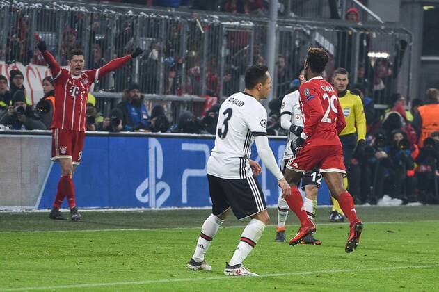 GER UEFA Champions League FC Bayern München Besiktas Istanbul 20 02 2018 Allianz Arena Munich GER UEFA Champions League FC Bayern München Besiktas Istanbul in the image of Kingsley Coman FC Bayern Munich 29 thanked at the flank donors Robert Lewandowski FC Bayern München 9 nordphotox xSchreyer nph00305