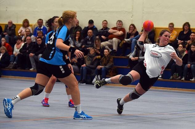 20 02 xpsx 2018 handball women District upper League HSG Hanau HSG Dietzenbach v l Isabell Burkard Hanau, Hanau, Hessen Germany