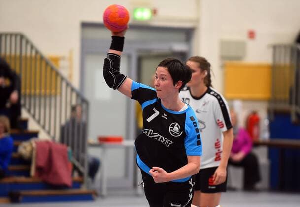 20 02 xpsx 2018 handball women District upper League HSG Hanau HSG Dietzenbach v l Sonja Zellner Dietzenbach Hanau, Hessen Germany