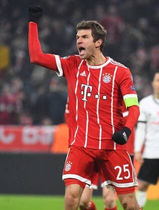 20 02 xjhx 2018 Football Champions League FC Bayern München Besiktas Istanbul emspor v l Thomas Mueller FC Bayern München loven the goal goal celebration 3 0 Munich