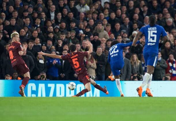Chelsea v FC Barcelona Barca UEFA Champions League Willian of Chelsea scores the opening goal during the UEFA Champions League match at Stamford Bridge, London Content Not Available For UK Newspapers Copyright: xAlanxStanfordx FIL-11389-0033