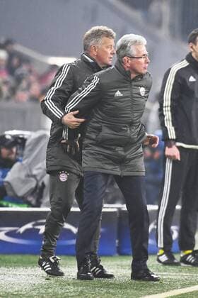 20 02 xjhx 2018 Football Champions League Bayern Munich Besiktas Istanbul emspor v l co coach Peter Hermann FCB FC Bayern Munich trainer Jupp Heynckes FCB FC Bayern Munich gives statement gestikuliert with the poor gives instructions gesticulating gesticulation Munich