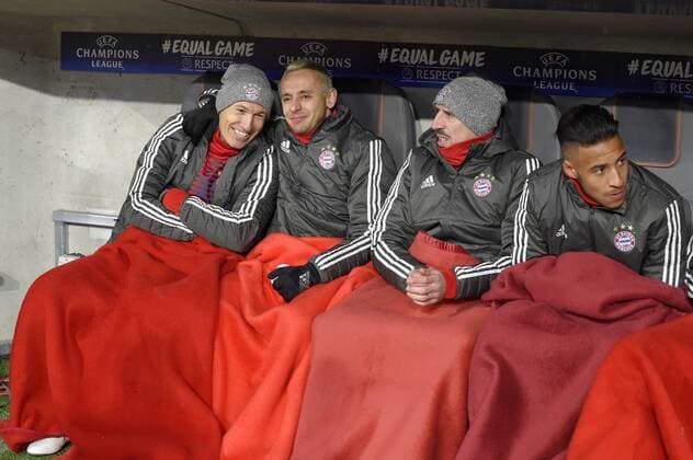 20 02 2018 football UEFA Champions League 2017 2018 knockout Bayern Munich Besiktas Istanbul in the Allianz Arena München v l Arjen Robben FC Bayern München Rafinha FC Bayern Munich and FC Bayern Munich s Franck Ribery take on the bench space