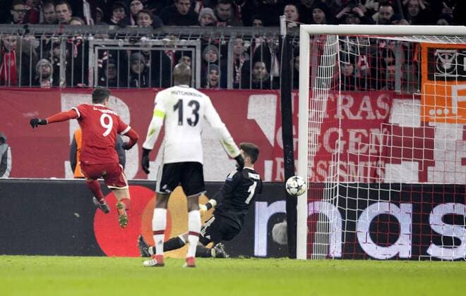 20 02 2018 football UEFA Champions League 2017 2018 final Bayern Munich Besiktas Istanbul in the Allianz Arena Munich scoring 4 0 Robert Lewandowski Li FC Bayern Munich against goalie Fabri Besiktas Istanbul