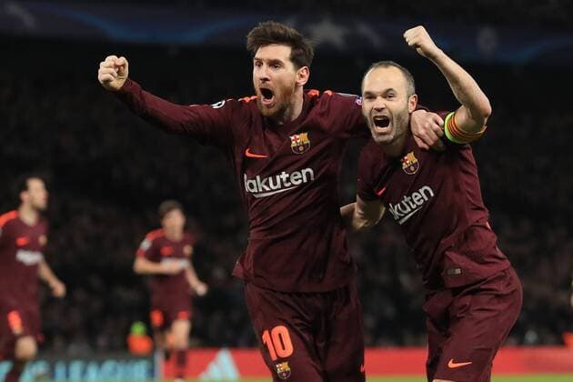 Bilder des Tages - SPORT 20th February 2018, Stamford Bridge, London, England; UEFA Champions League football, round of 16, 1st leg, Chelsea versus FC Barcelona Barca Lionel Messi of Barcelona celebrates his goal with Andr& xe9;s Iniesta after making it 1-1  ActionPlus11990647