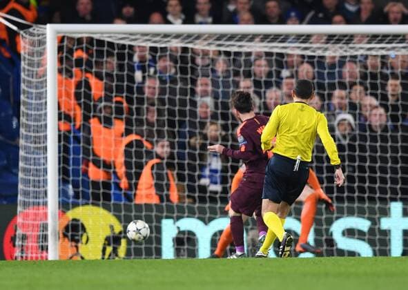 Chelsea v FC Barcelona Barca UEFA Champions League Lionel Messi of FC Barcelona scoring during the UEFA Champions League match at Stamford Bridge, London Content Not Available For UK Newspapers Copyright: xSimonxDaelx FIL-11388-0038